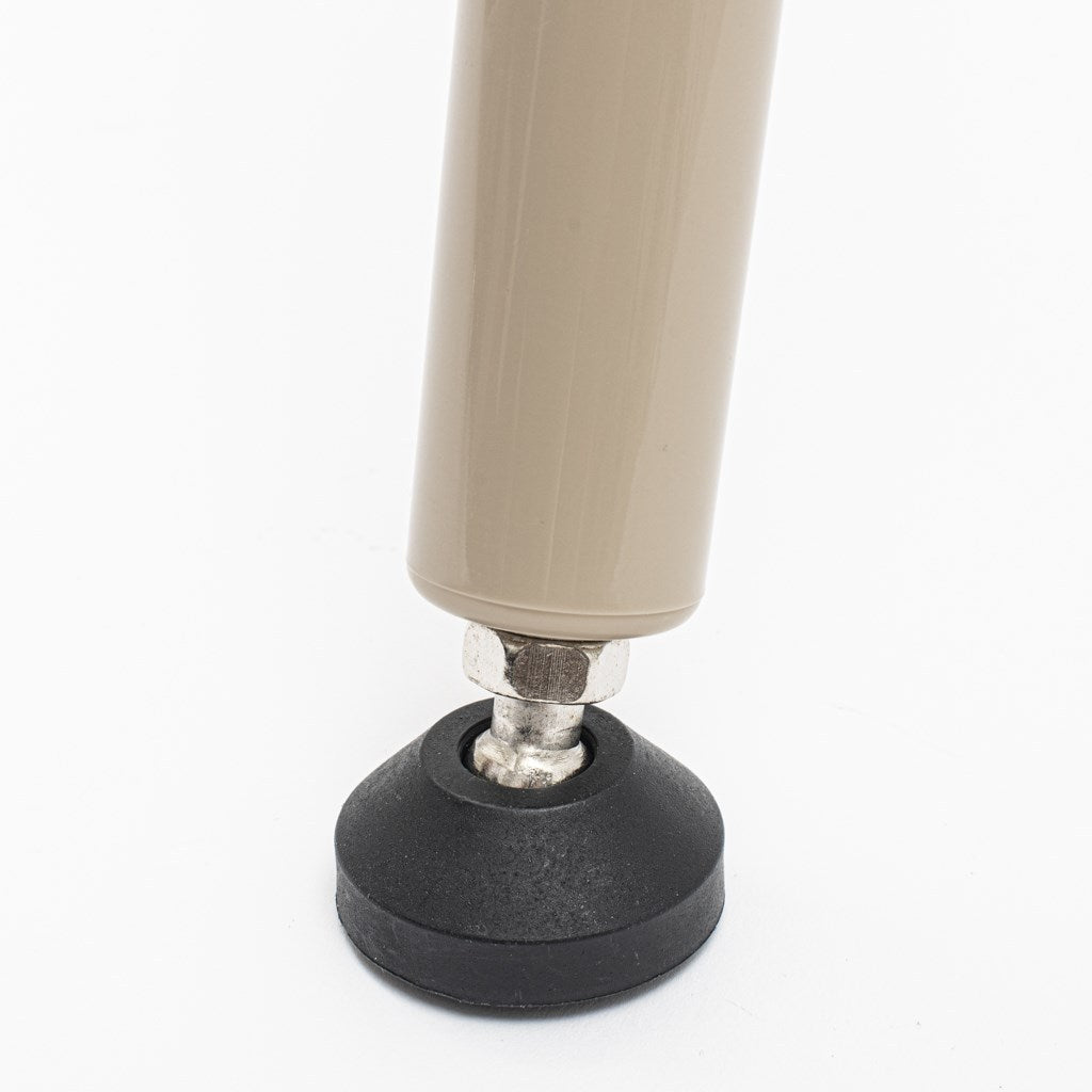 chaise haute bébé pieds en bois et assise transparente